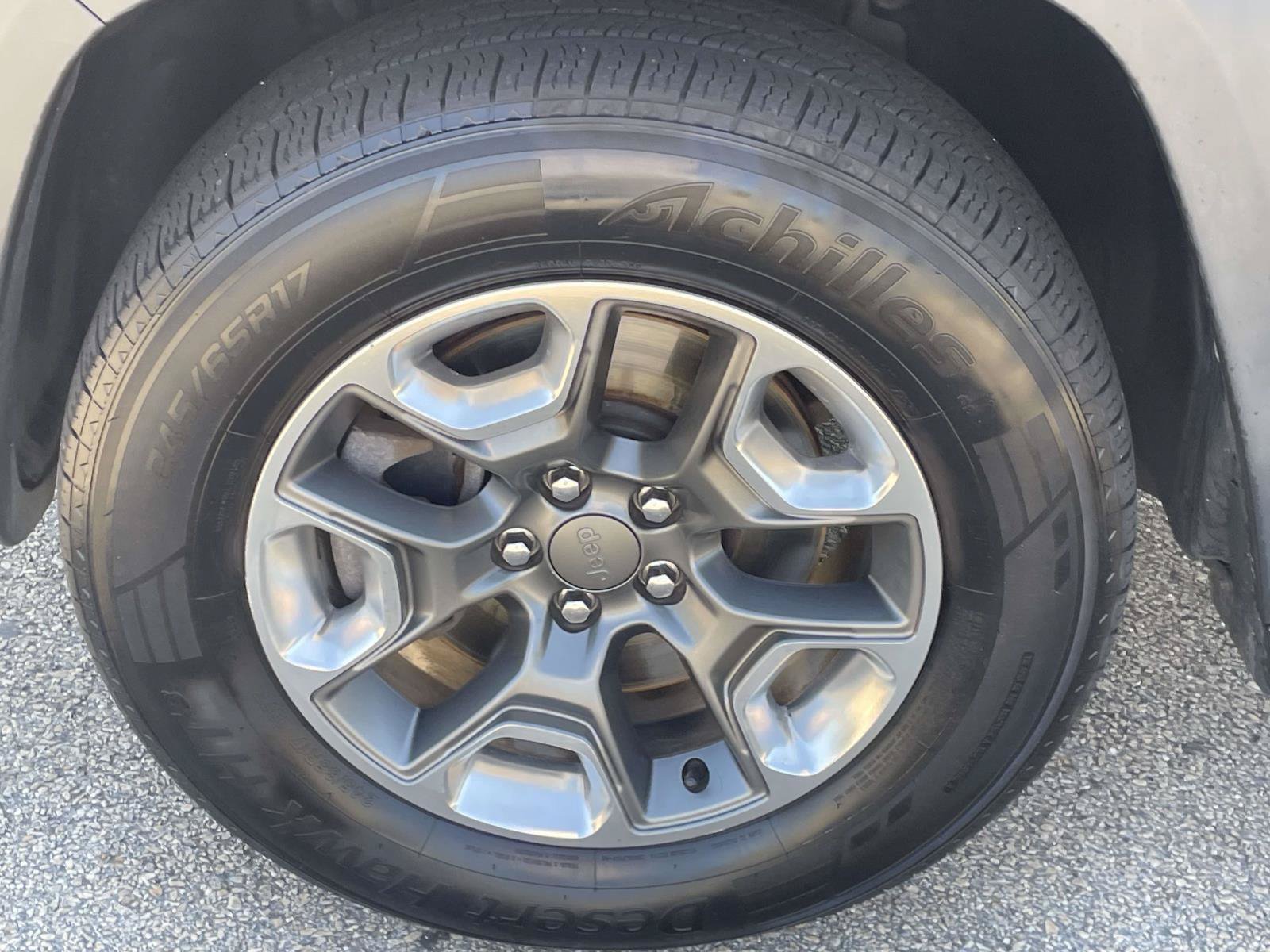 Used 2019 Jeep Cherokee Trailhawk AWD/4WD image 9