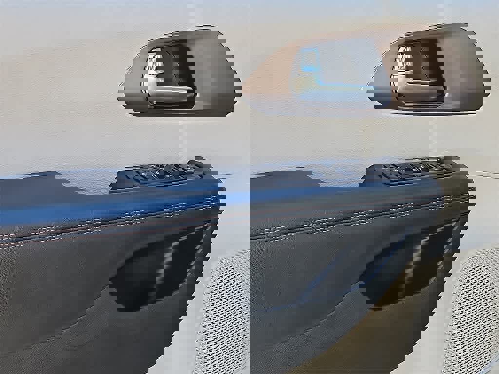 Used 2019 Chrysler Pacifica Touring-L image 11