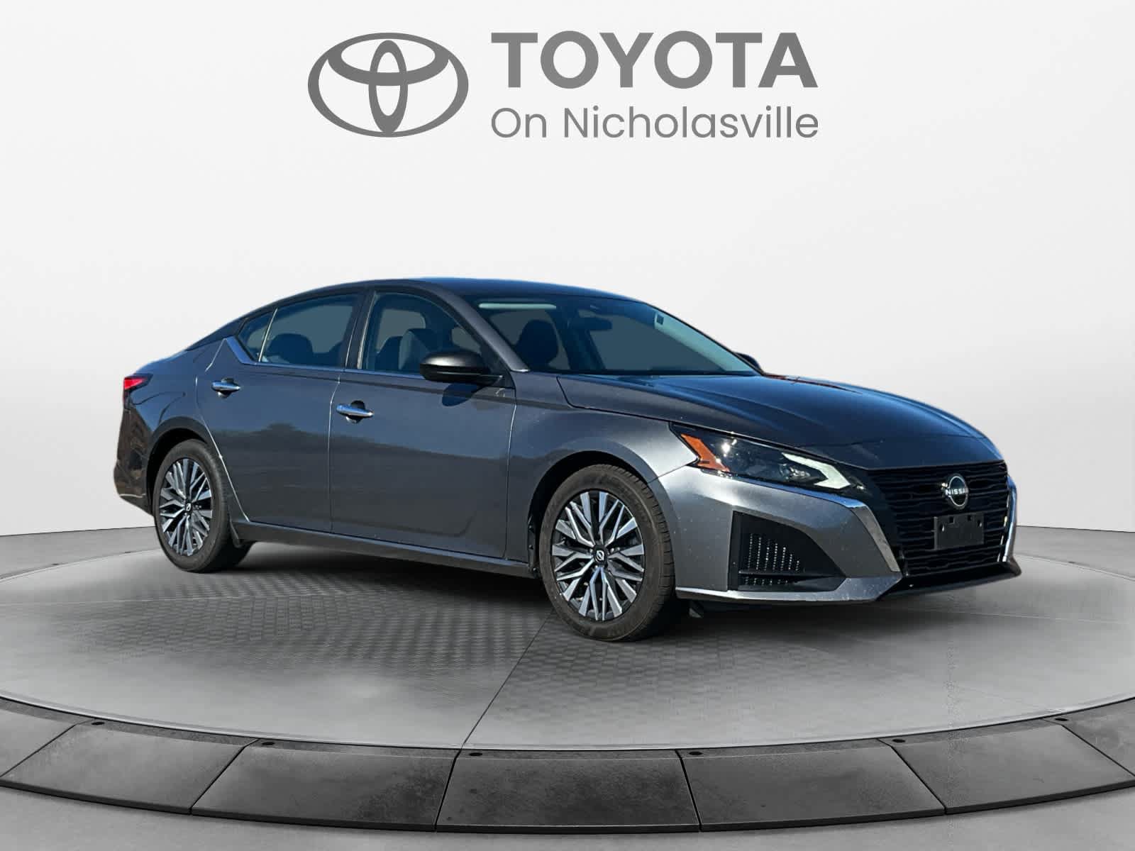 Used 2024 Nissan Altima 2.5 SV FWD image 7