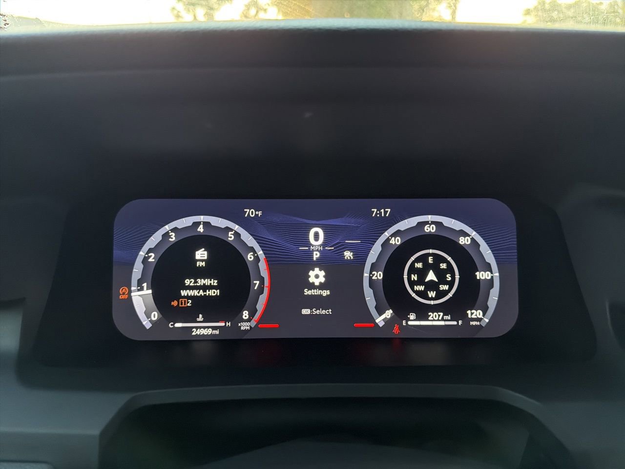 Used 2024 Toyota Tacoma Limited w/ Limited Package (LT) image 12