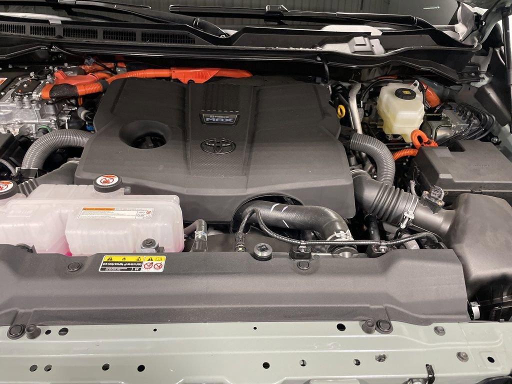 Used 2025 Toyota Sequoia SR5 AWD/4WD image 30