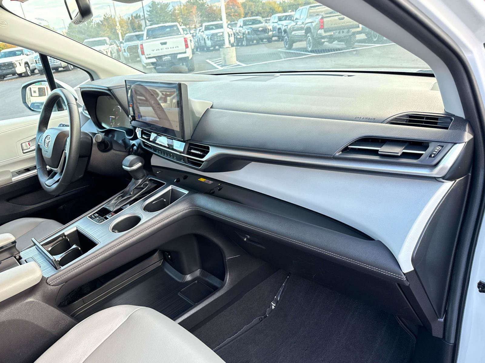 Used 2025 Toyota Sienna XLE FWD image 20