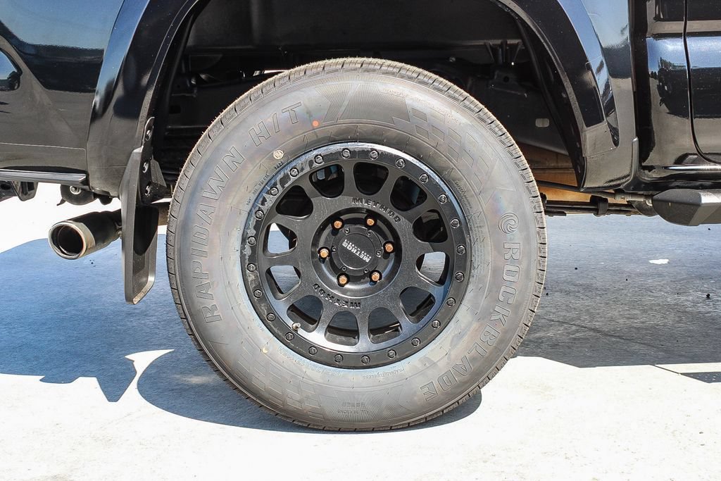 Used 2021 Toyota Tacoma TRD Sport w/ Technology Package RWD image 12
