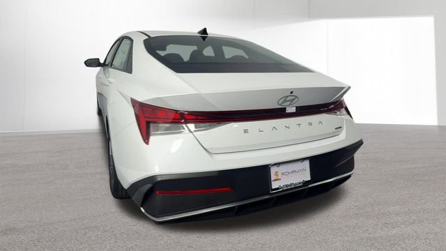 Used 2025 Hyundai Elantra Hybrid FWD image 8