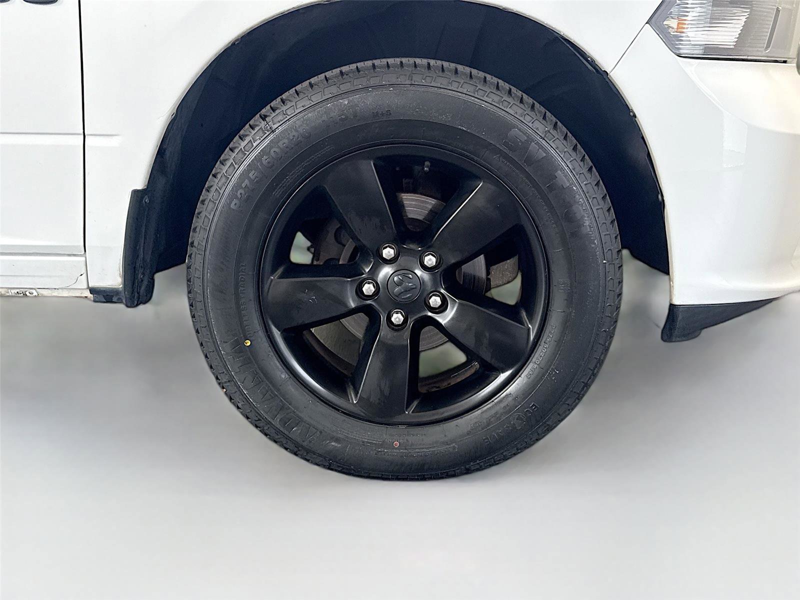 Used 2018 RAM 1500 Express RWD image 28