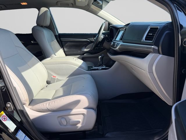 Used 2019 Toyota Highlander Limited Platinum AWD/4WD image 15