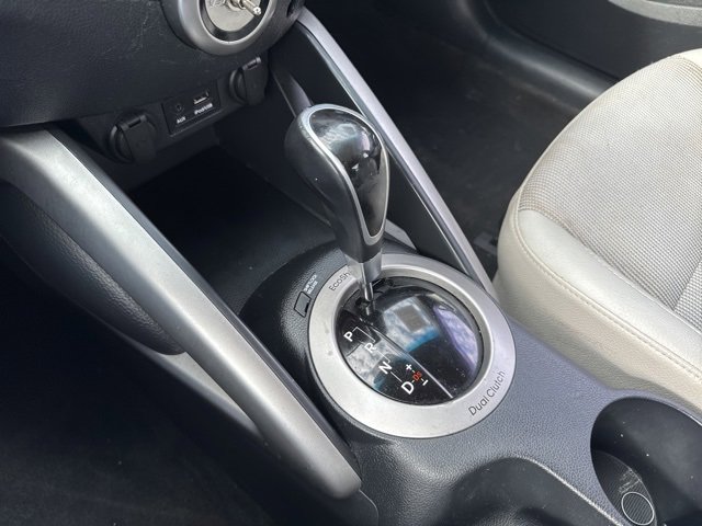 Used 2013 Hyundai Veloster w/ Style Pkg image 19