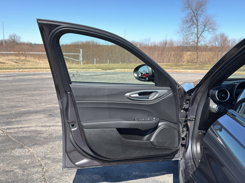 Used 2024 Alfa Romeo Giulia Veloce AWD/4WD image 10