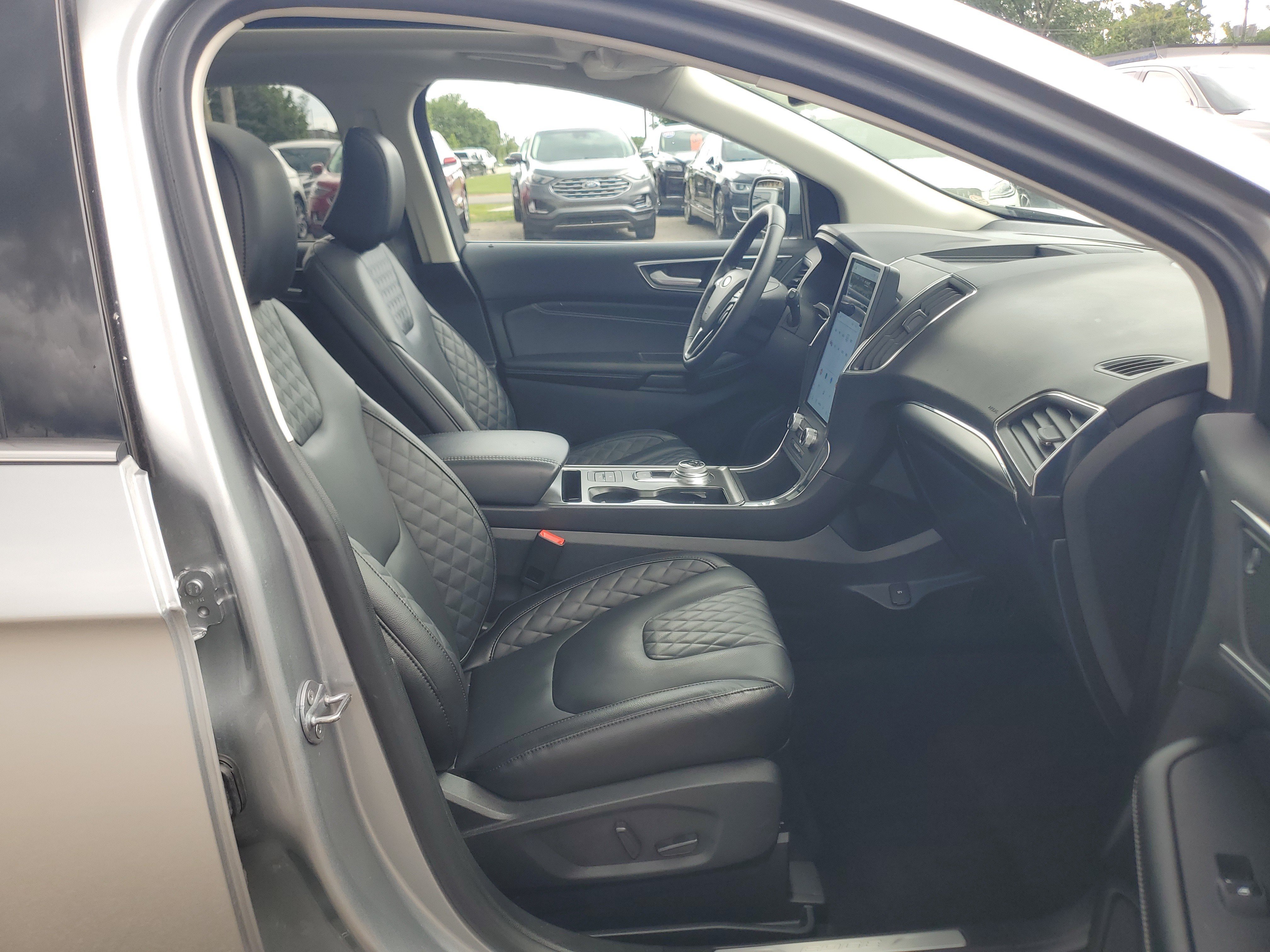 Used 2023 Ford Edge Titanium w/ Equipment Group 301A AWD/4WD image 9