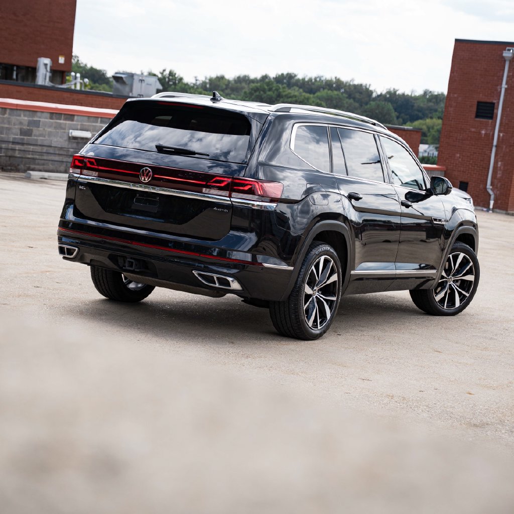 Certified 2024 Volkswagen Atlas SEL Premium R-Line AWD/4WD image 8