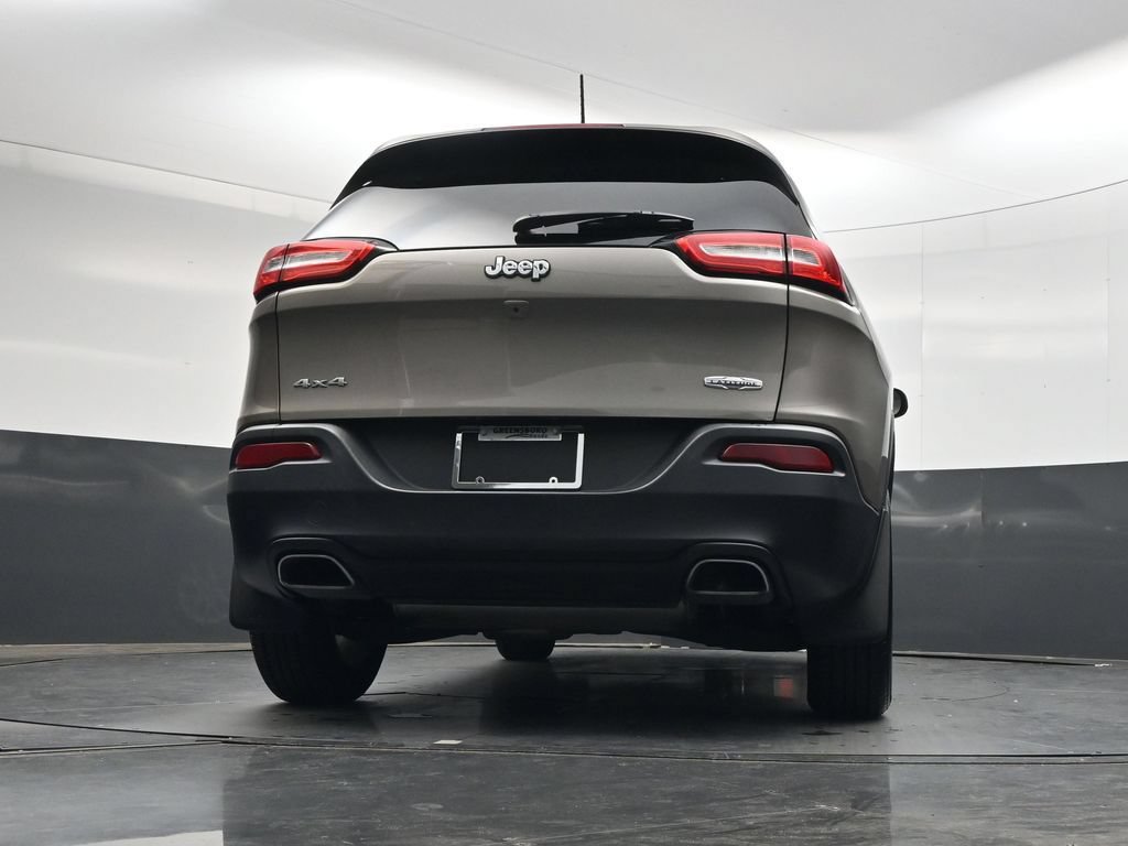 Used 2018 Jeep Cherokee Latitude w/ Cold Weather Group AWD/4WD image 45