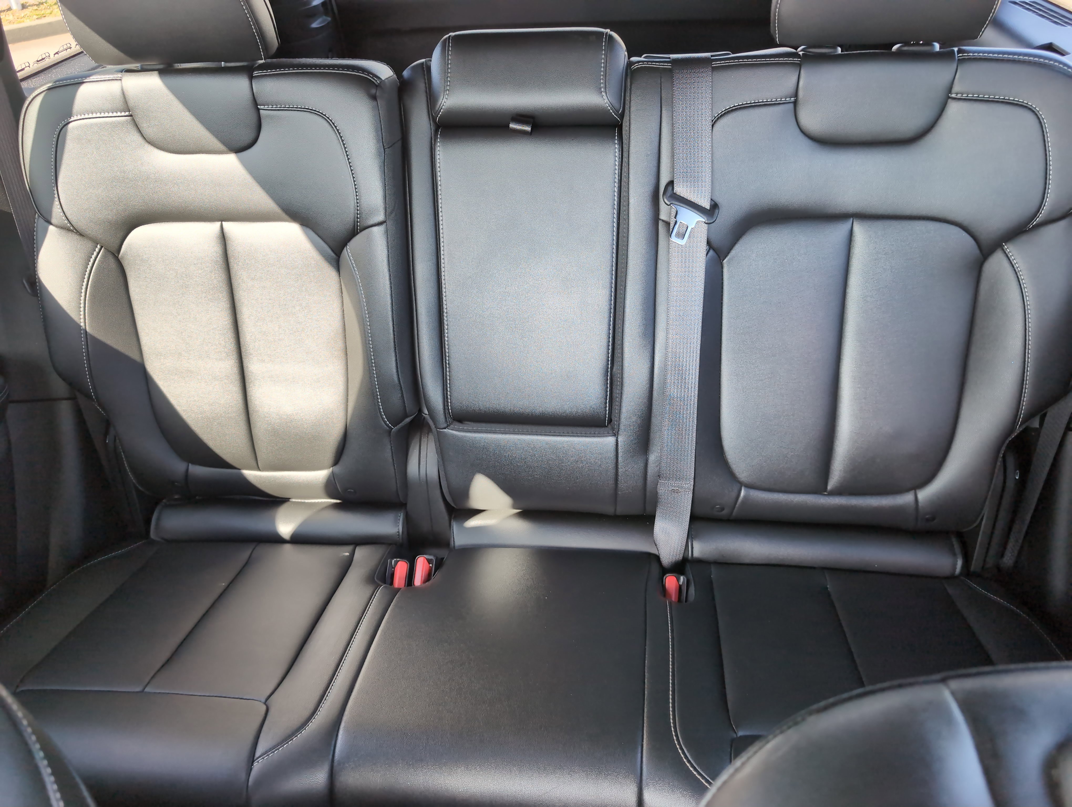 Used 2024 Jeep Grand Cherokee Limited w/ Black Appearance Package image 23