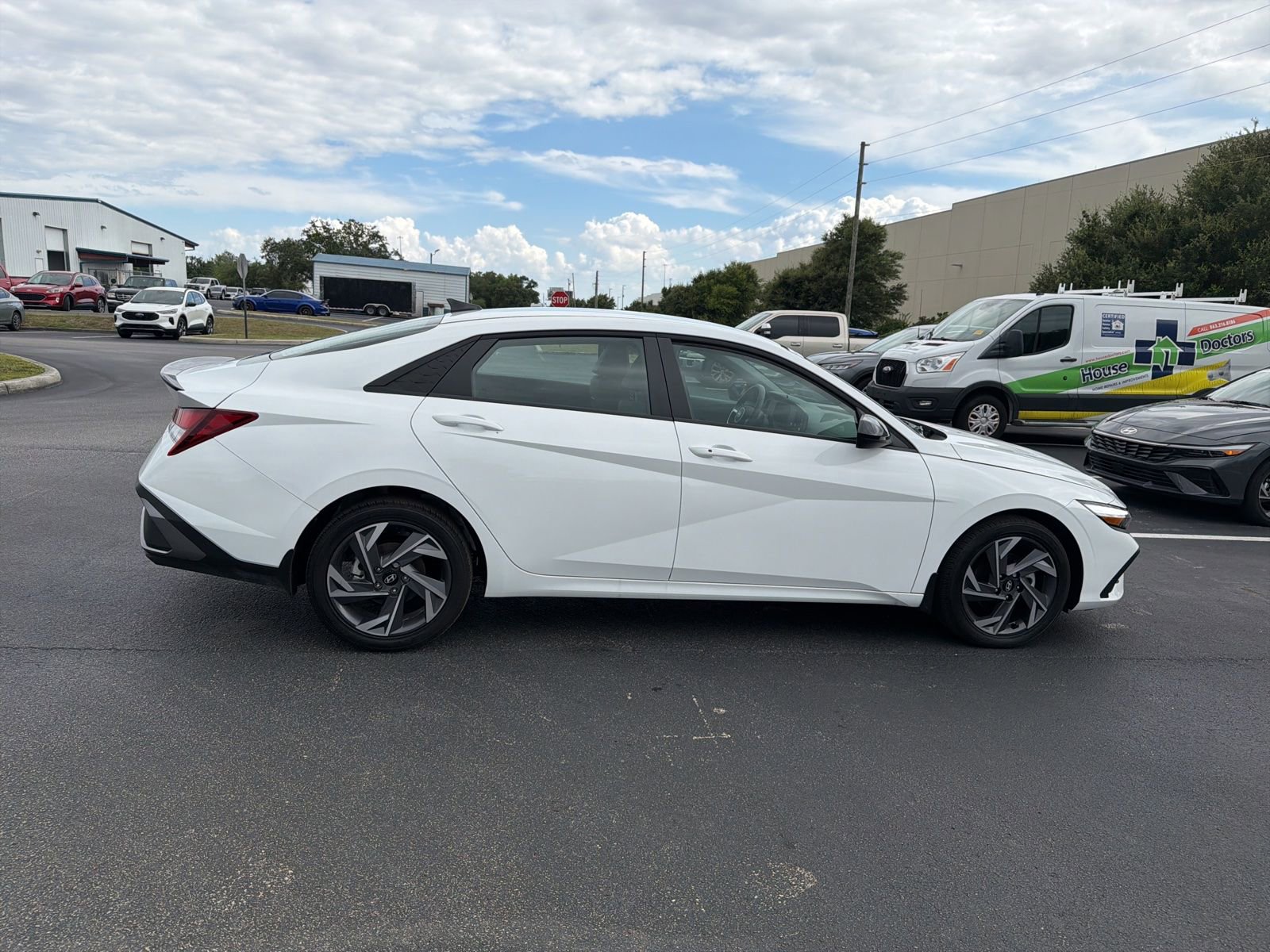 Used 2025 Hyundai Elantra Sport w/ Cargo Package FWD image 4