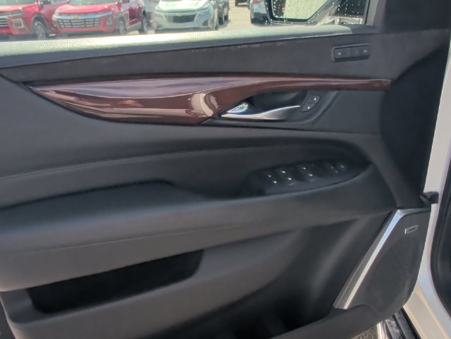Used 2019 Cadillac Escalade ESV Luxury AWD/4WD image 26