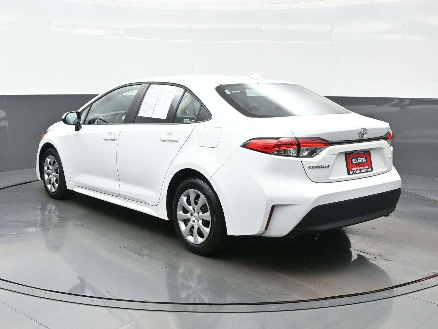 Used 2025 Toyota Corolla LE FWD image 4