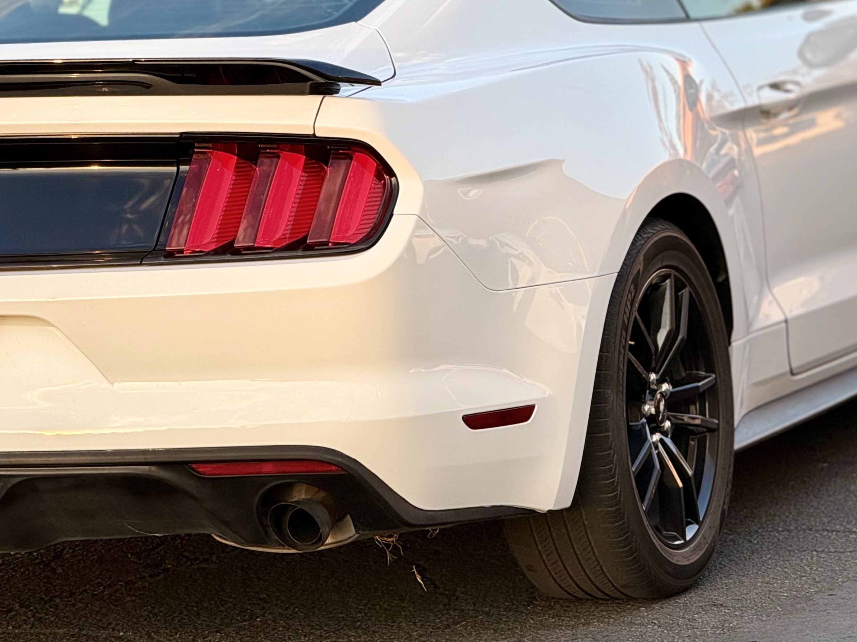 Used 2017 Ford Mustang Coupe RWD image 10