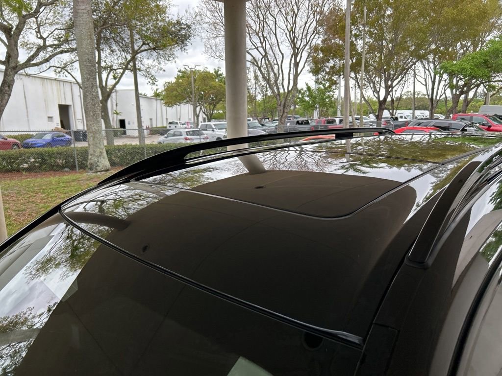 Used 2022 BMW X7 M50i w/ Dynamic Handling Package image 16