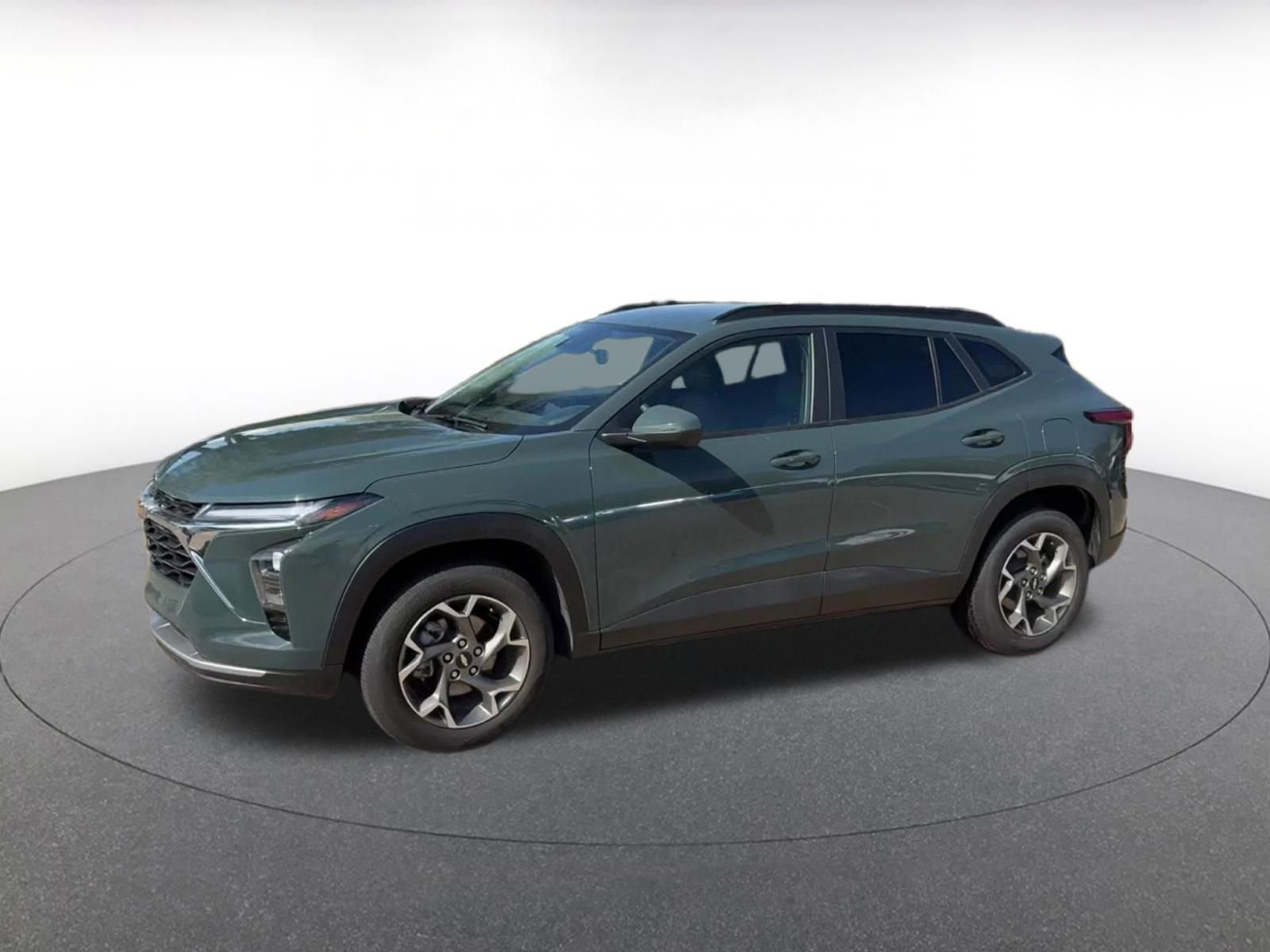 Used 2025 Chevrolet Trax LT image 8