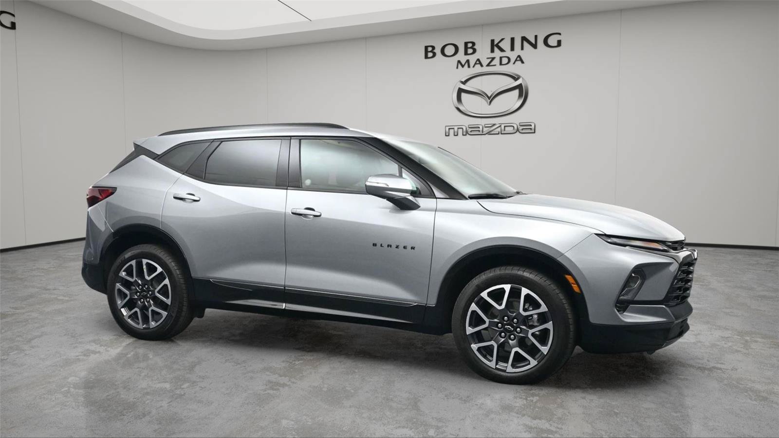 Used 2025 Chevrolet Blazer RS FWD image 2