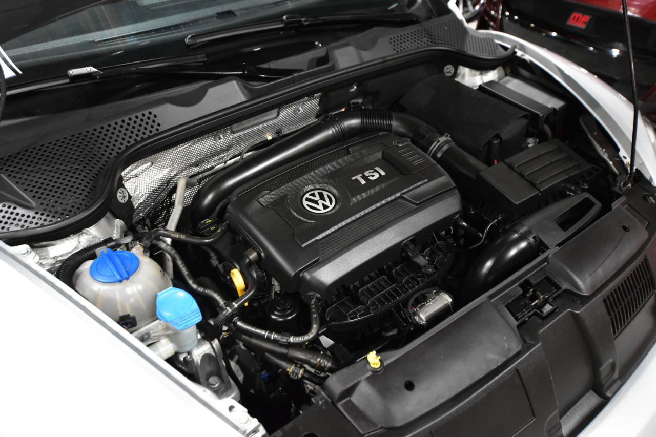 Used 2015 Volkswagen Beetle 1.8T Classic FWD image 38