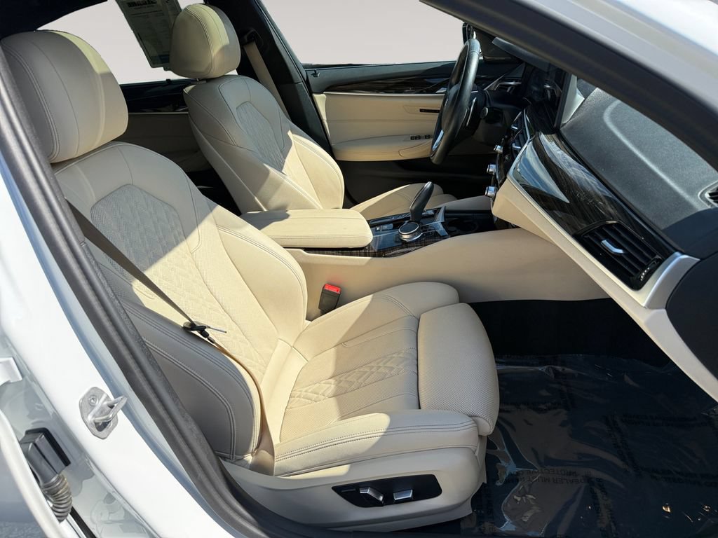 Used 2023 BMW 530e xDrive w/ Premium Package AWD/4WD image 15