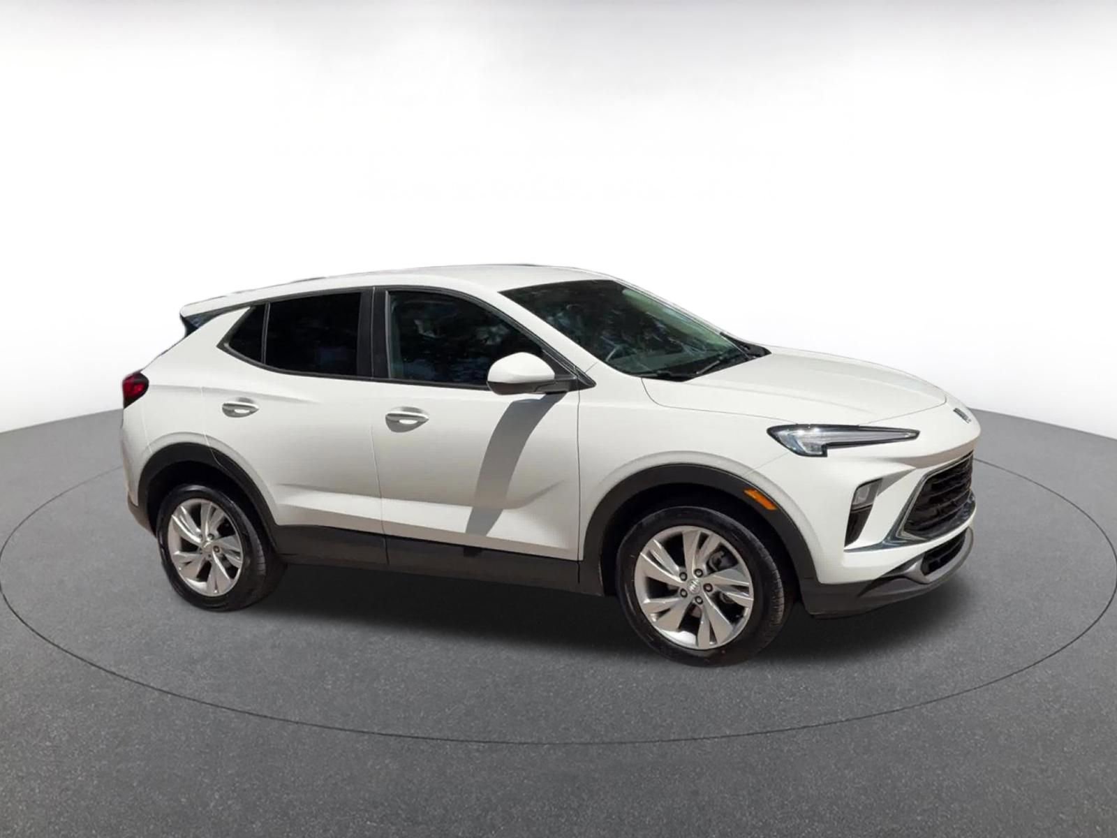 Used 2025 Buick Encore GX Preferred FWD image 2