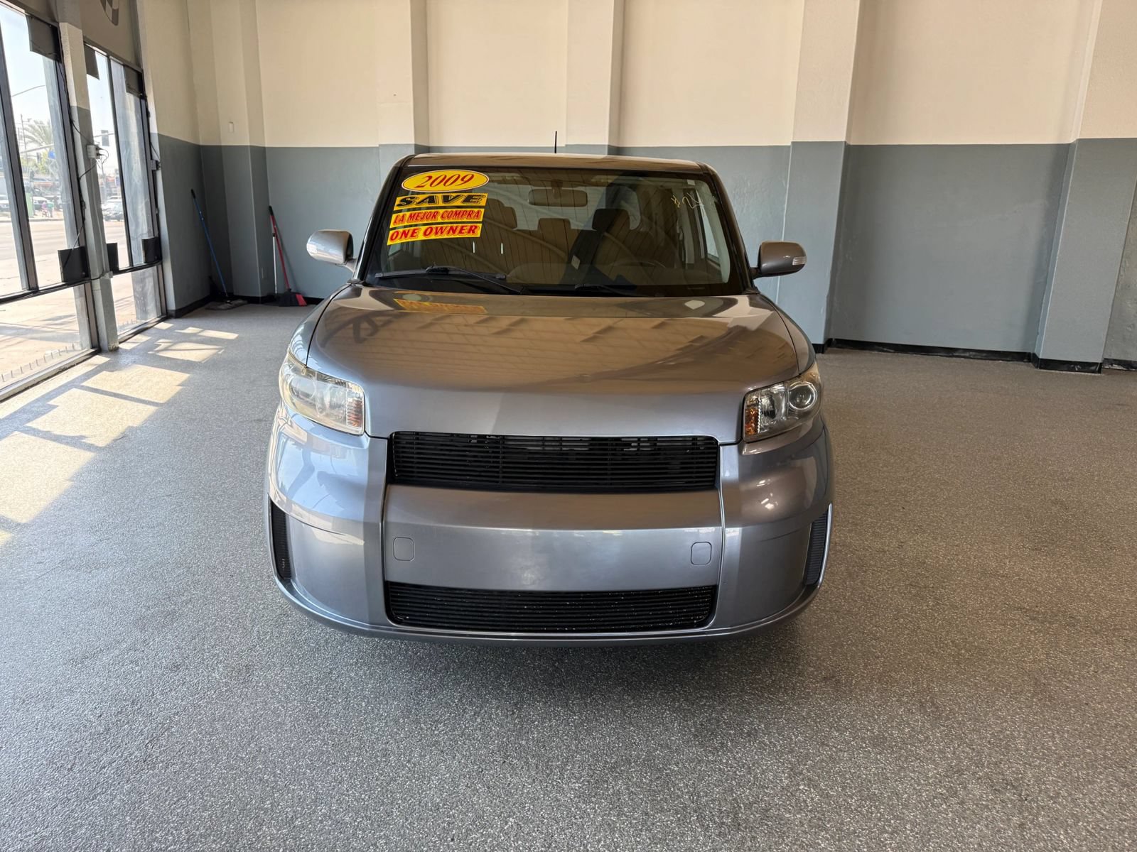 Used 2009 Scion xB FWD image 2
