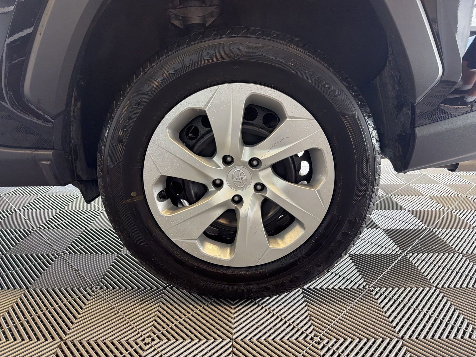 Used 2022 Toyota RAV4 LE AWD/4WD image 9