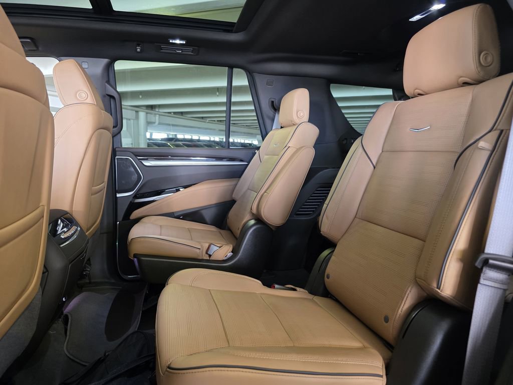 New 2026 Cadillac Escalade Luxury w/ Touring Package AWD/4WD image 13