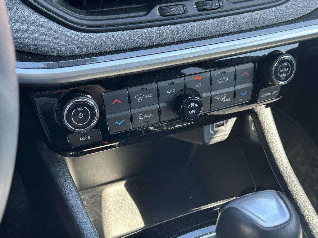 Used 2023 Jeep Compass Latitude w/ Convenience Group AWD/4WD image 26
