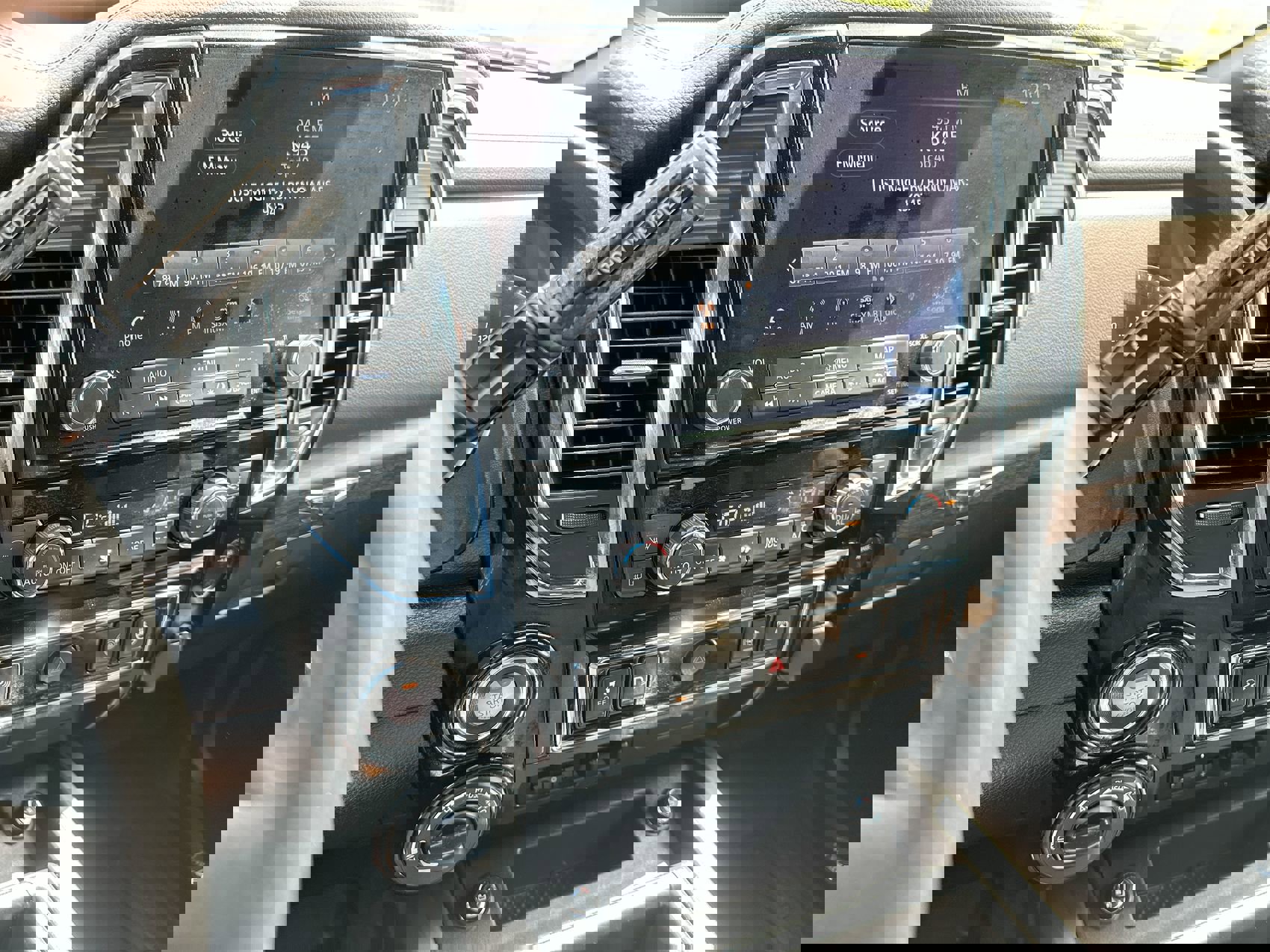 Used 2023 Nissan Titan Platinum Reserve w/ Moonroof Package image 16