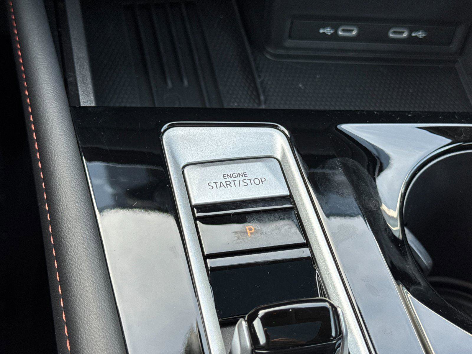 Used 2025 Volkswagen Atlas Peak Edition SE image 21