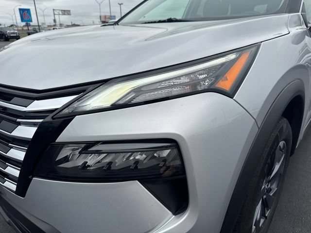 Used 2025 Nissan Rogue SV FWD image 23