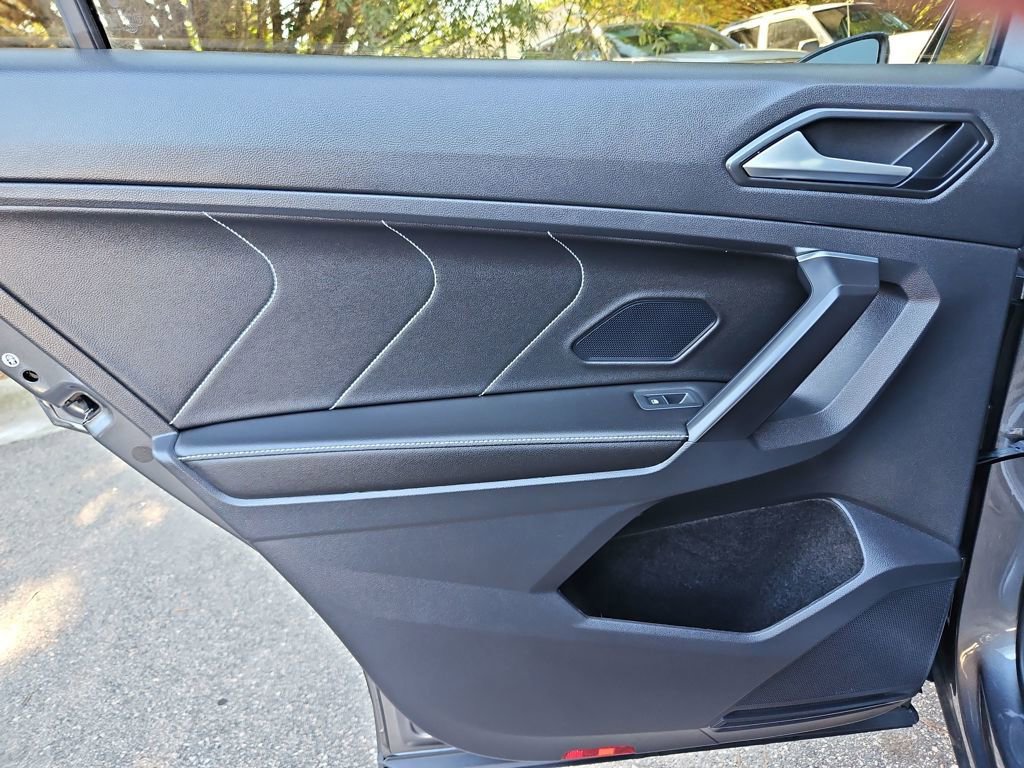 Used 2022 Volkswagen Tiguan SE image 28