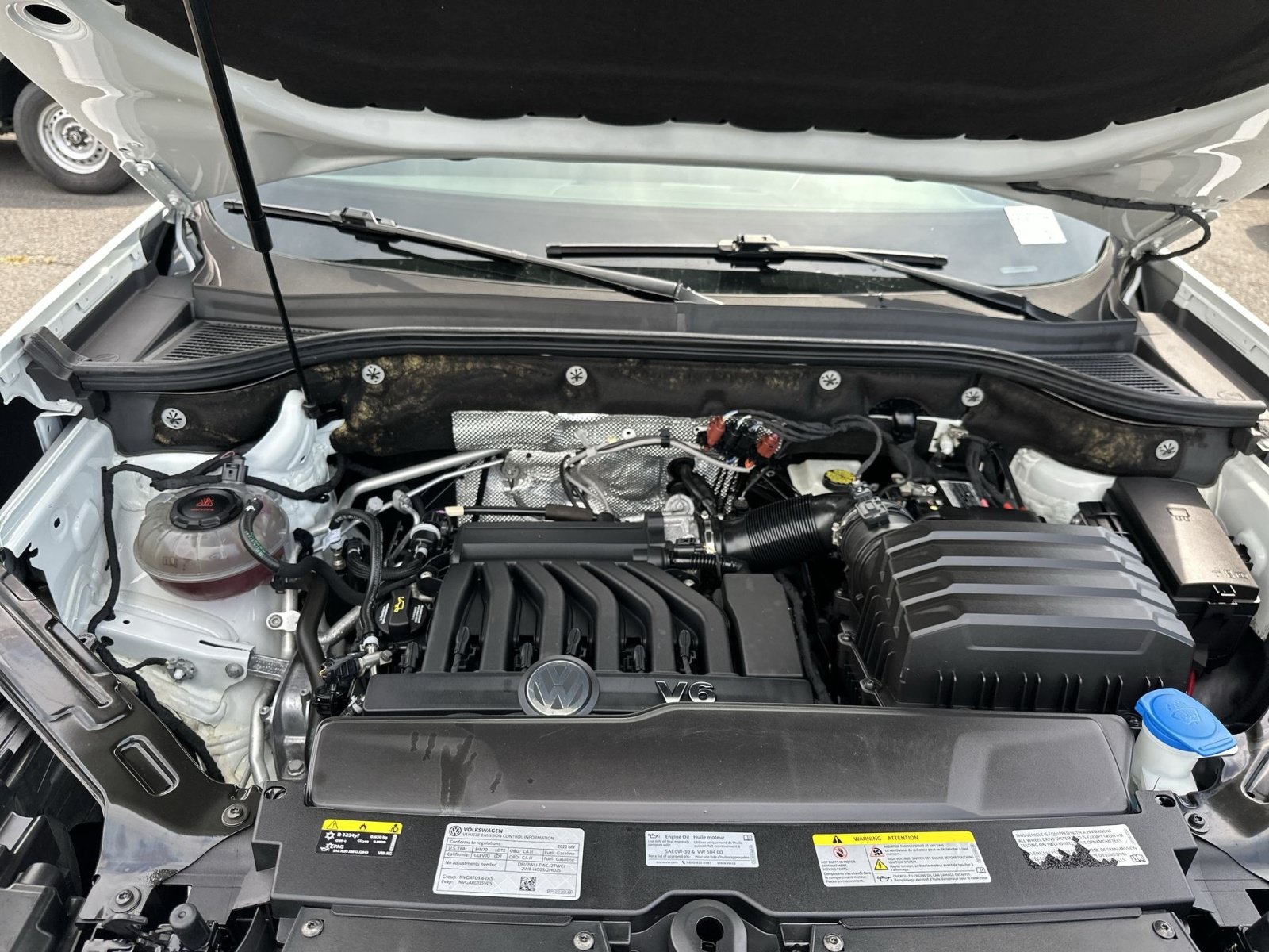 Used 2022 Volkswagen Atlas SEL R-Line AWD/4WD image 30