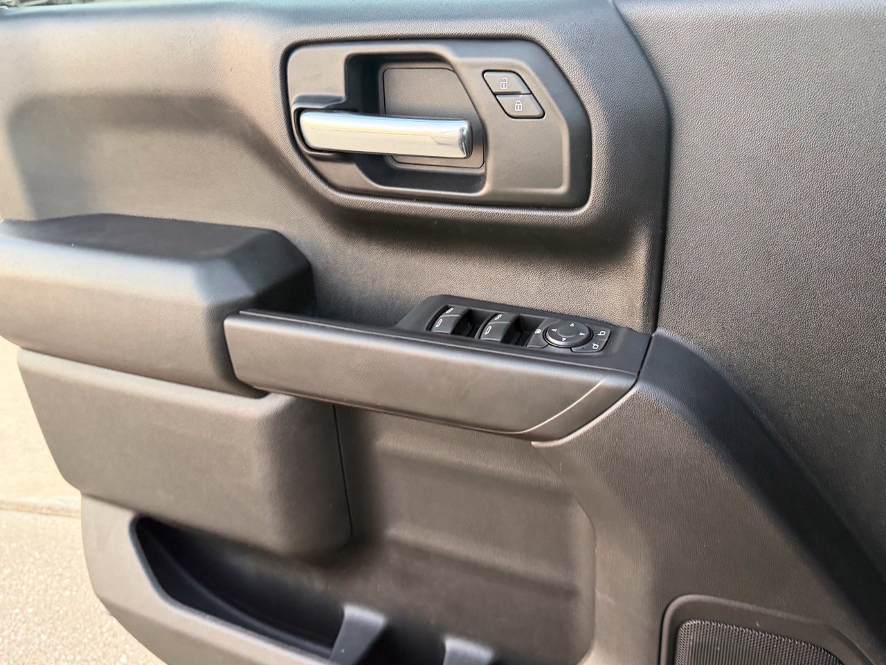 Used 2023 Chevrolet Silverado 1500 Custom w/ LPO, Dark Essentials Package RWD image 28