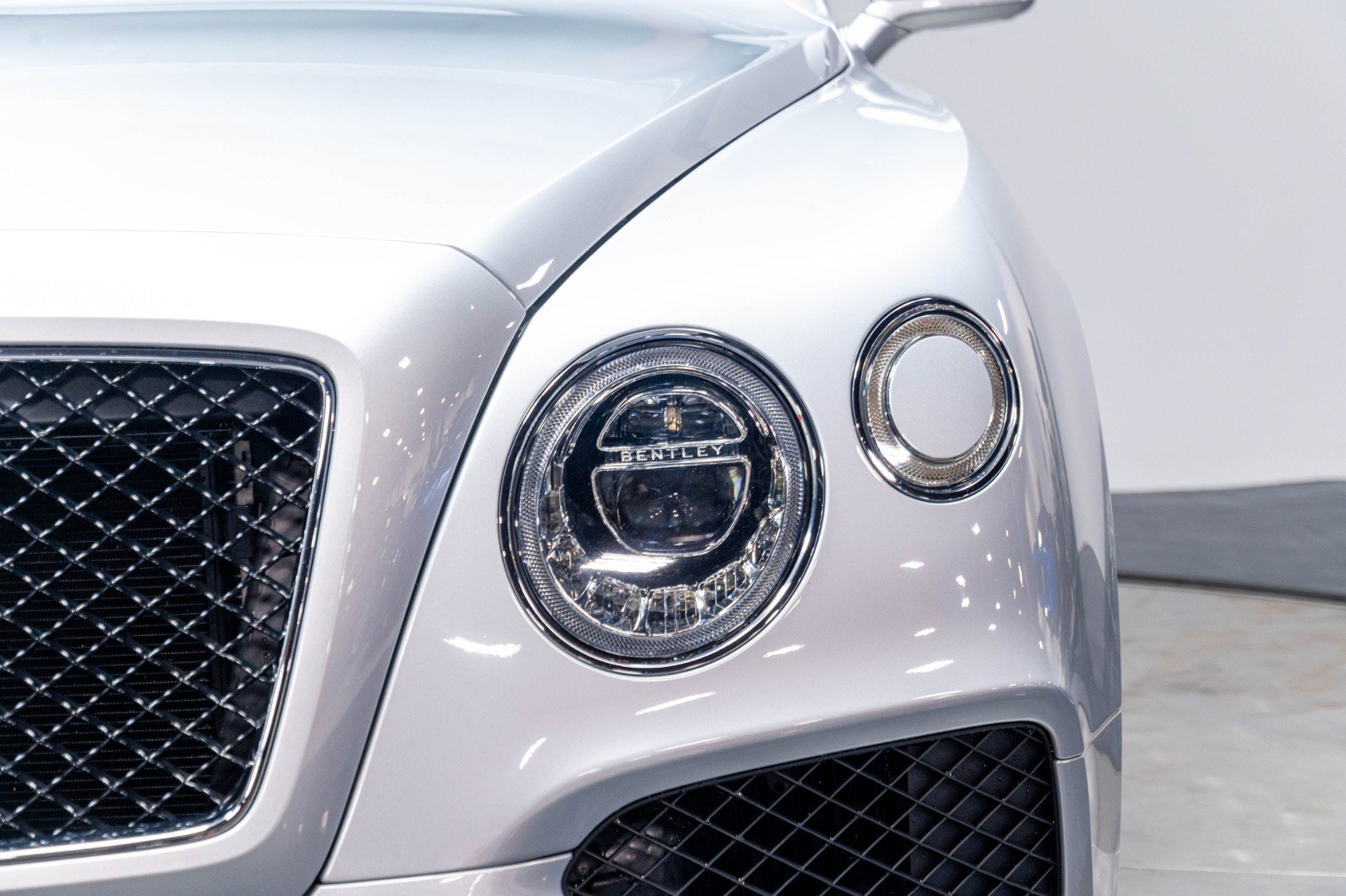 Used 2020 Bentley Bentayga AWD/4WD image 58