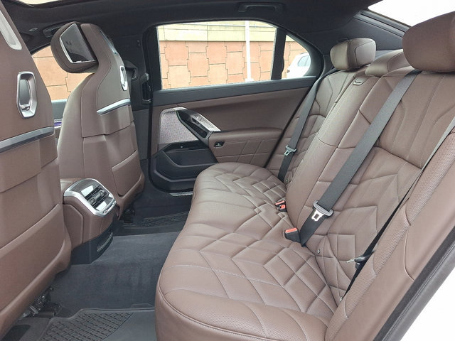 Certified 2023 BMW 760i xDrive image 10