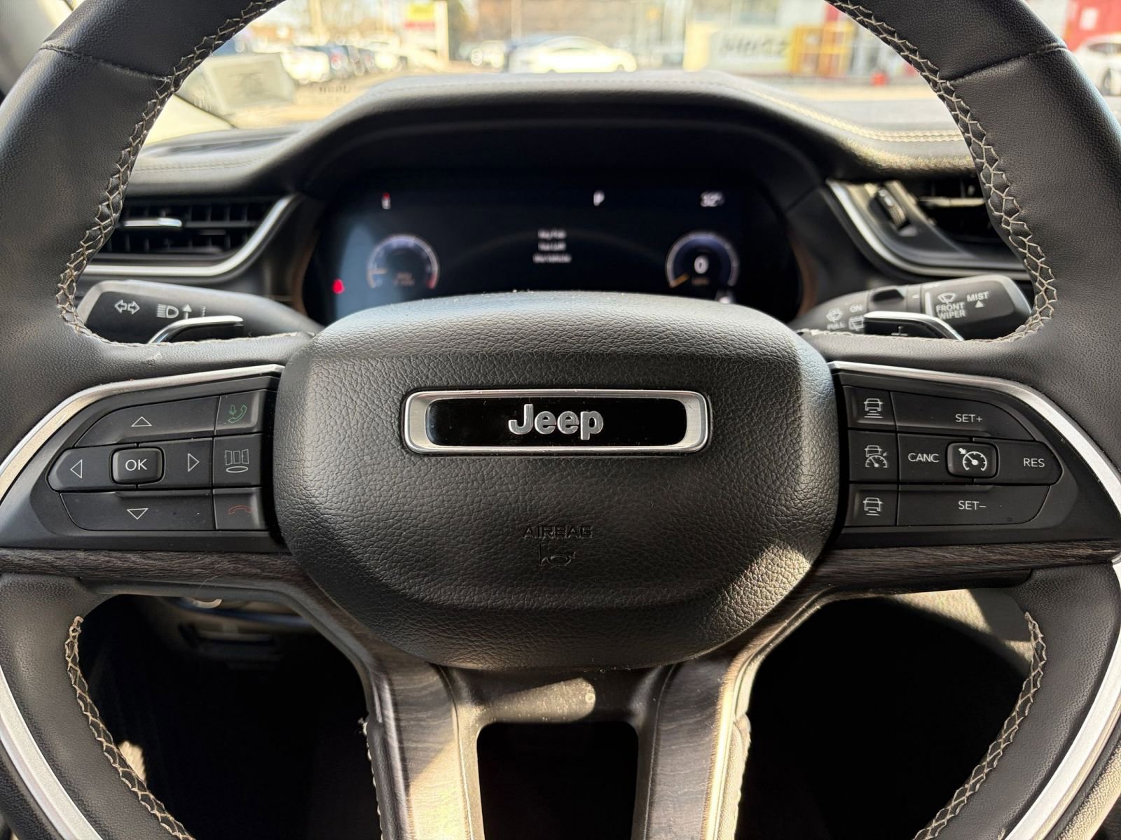 Used 2023 Jeep Grand Cherokee L Limited image 28