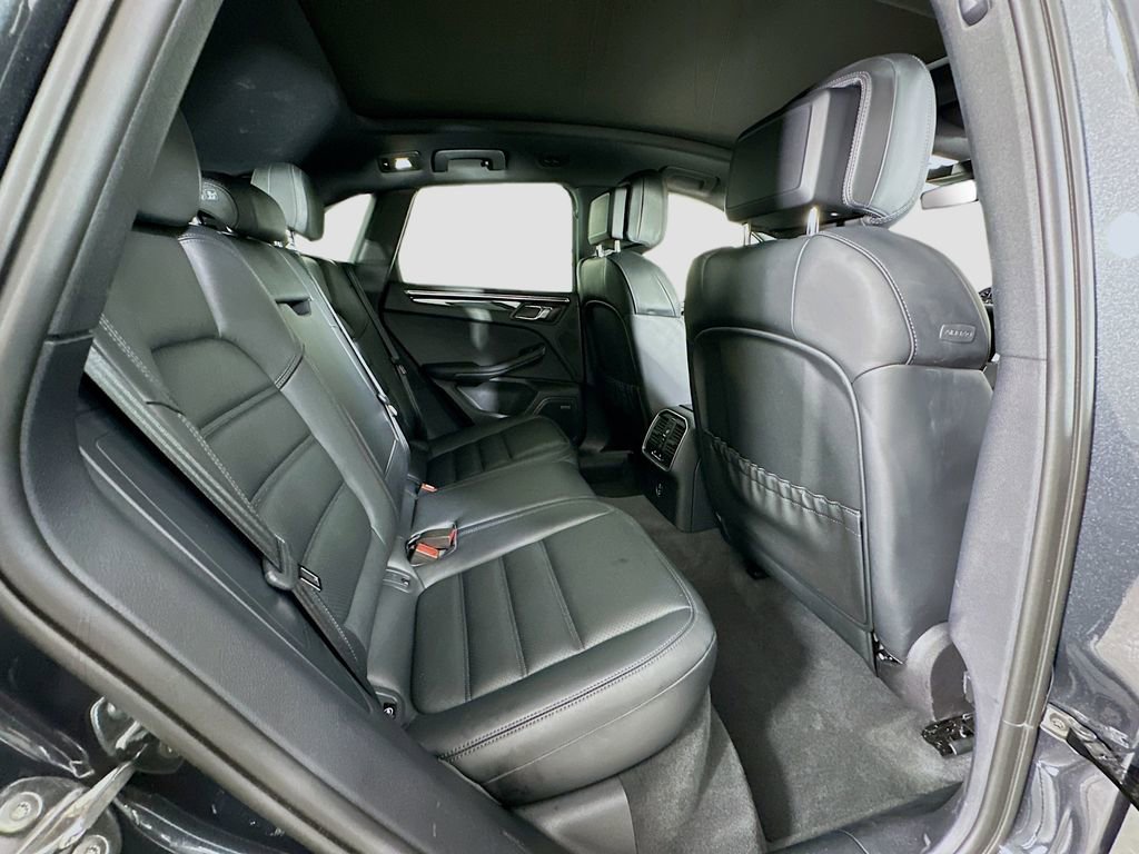 Certified 2026 Porsche Macan AWD/4WD image 30