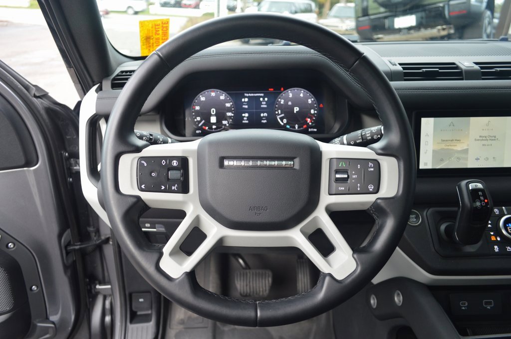 Used 2024 Land Rover Defender 90 X-Dynamic SE image 18