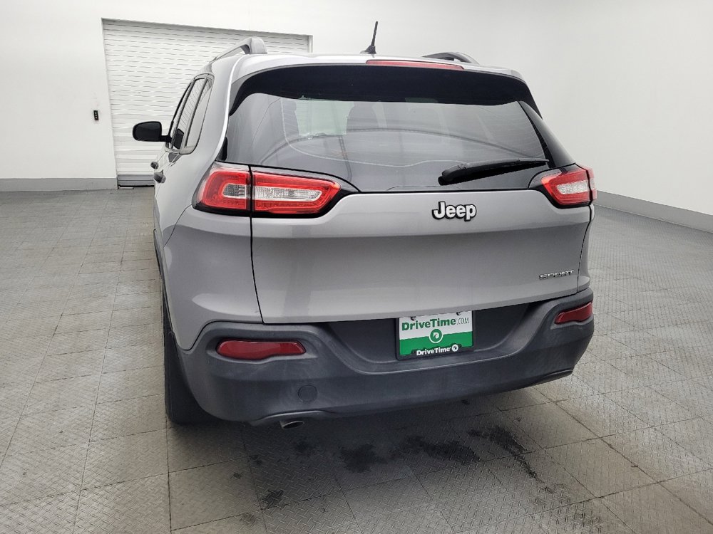 Used 2015 Jeep Cherokee Sport FWD image 6