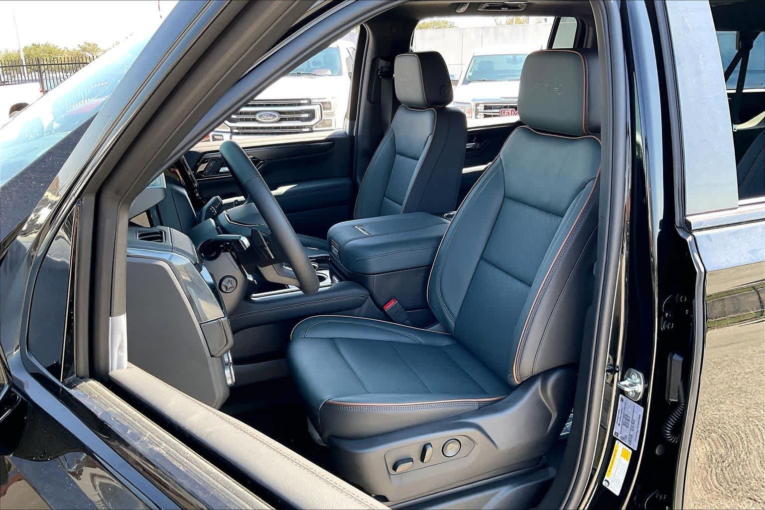New 2026 GMC Yukon XL AT4 w/ AT4 Premium Package image 18