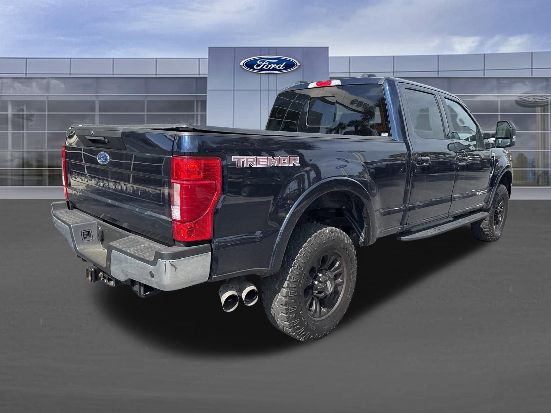 Certified 2022 Ford F250 Lariat w/ Tremor Off-Road Package image 4