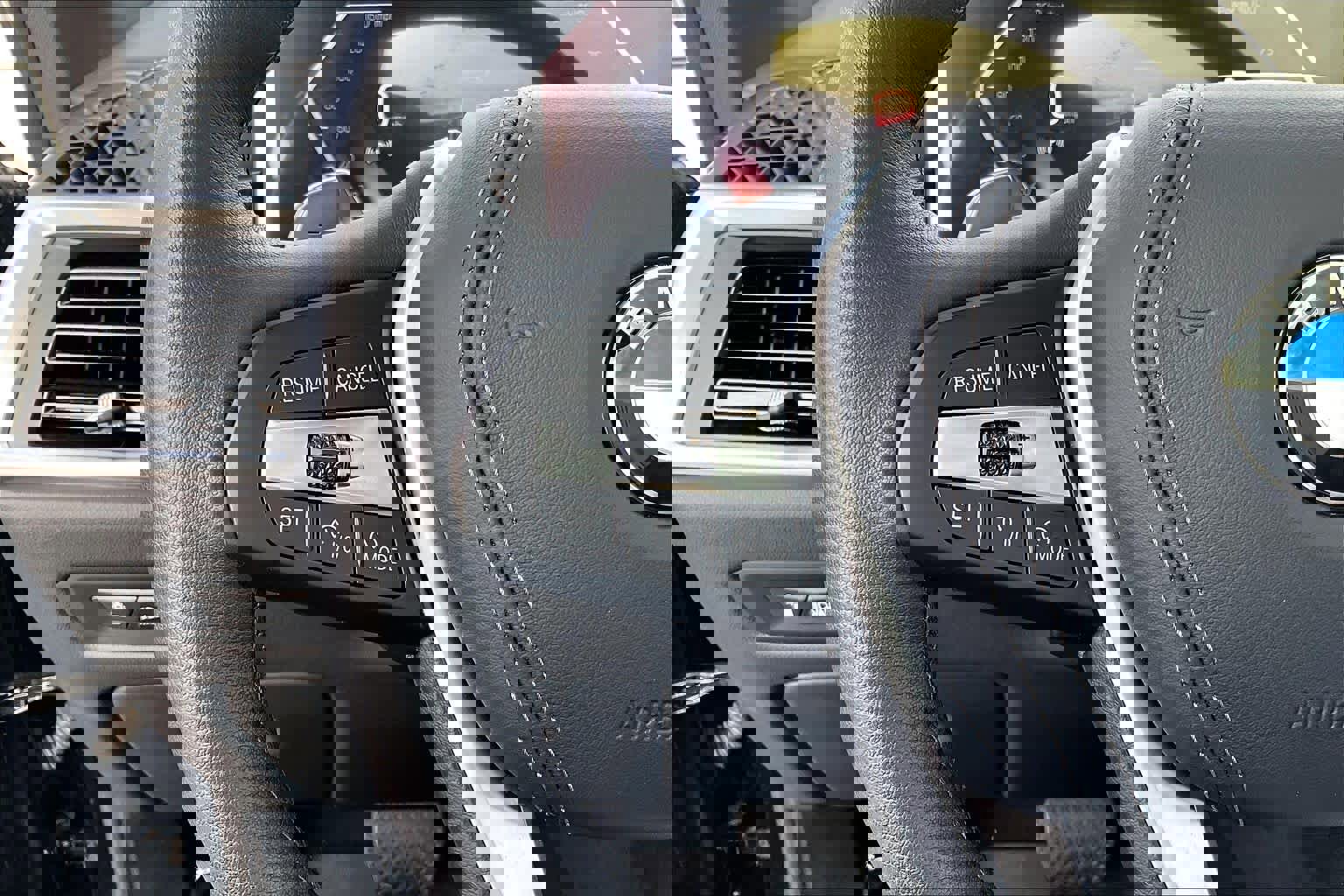 Used 2026 BMW X5 sDrive40i w/ Executive Package image 22