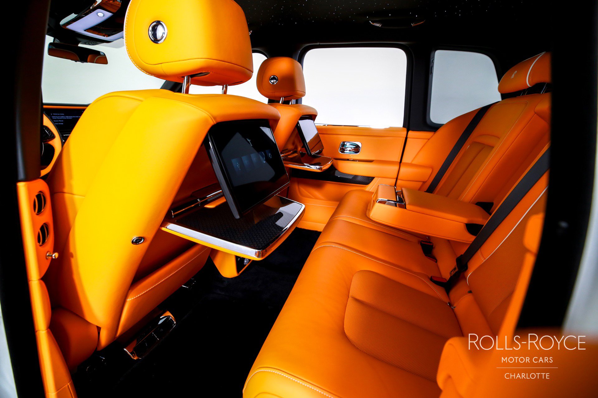 Used 2025 Rolls-Royce Cullinan Black Badge image 19