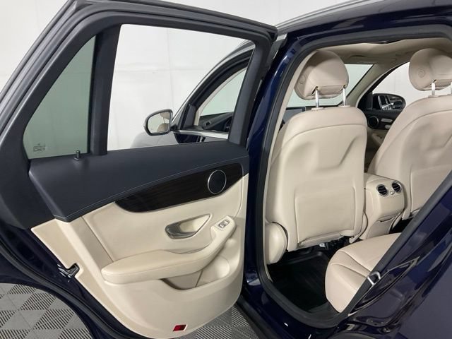 Used 2016 Mercedes-Benz GLC 300 4MATIC image 32
