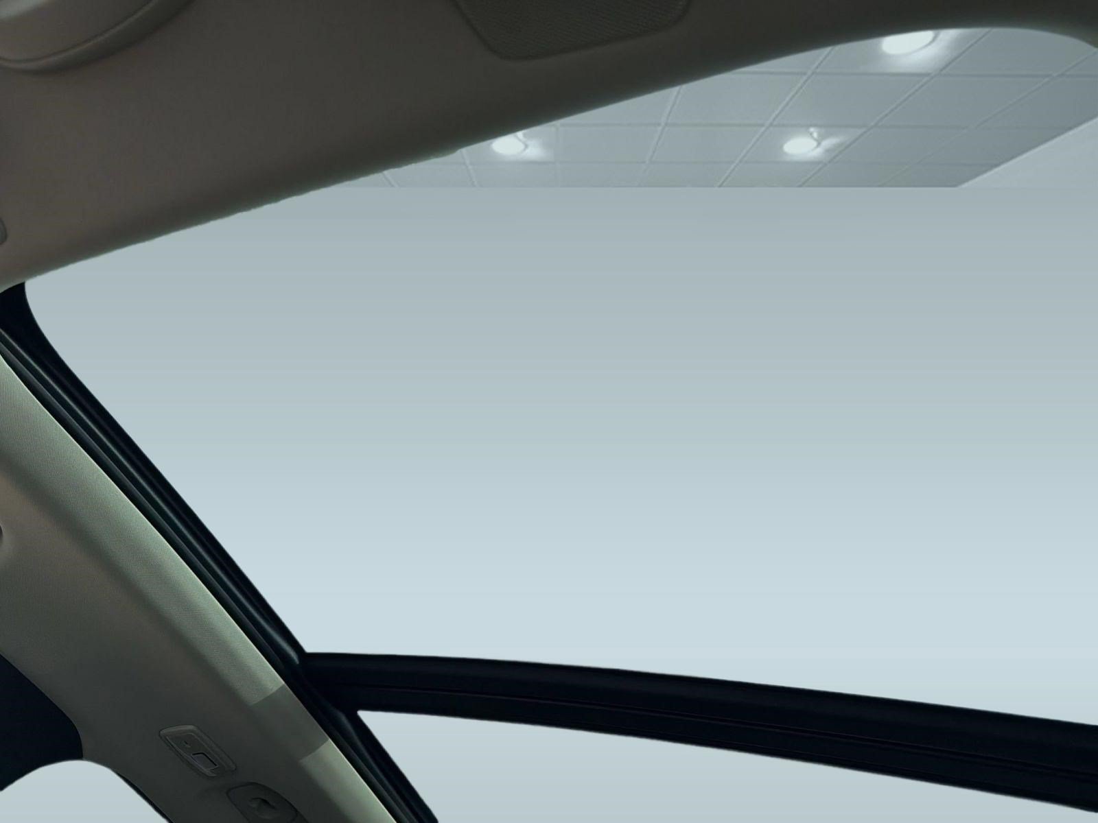 Certified 2025 Volvo XC90 B5 Plus AWD/4WD image 23