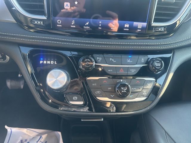 Used 2025 Chrysler Pacifica Select w/ Uconnect Theater Family Group image 31