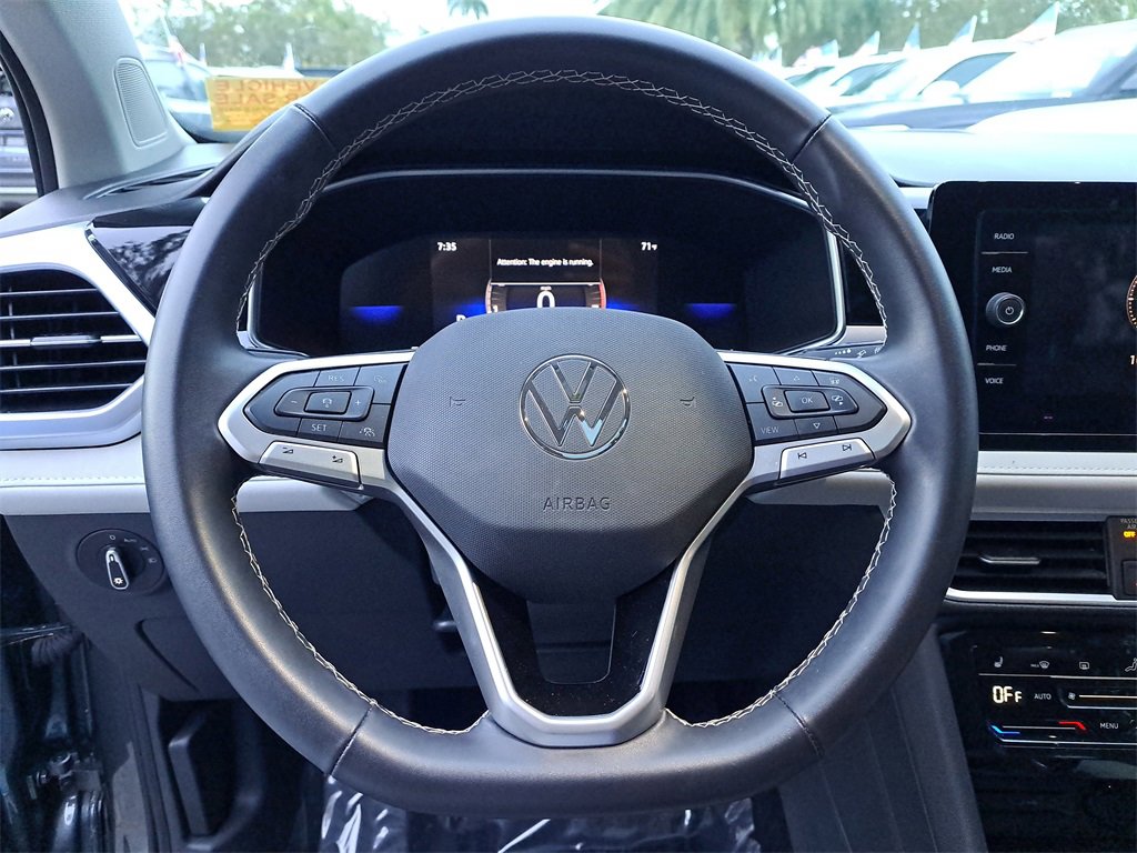 Certified 2025 Volkswagen Taos SE w/ Panoramic Sunroof Package image 10